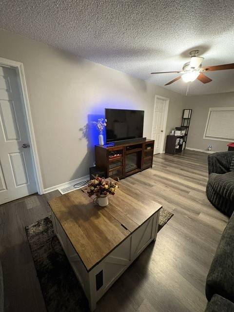 1424 N 14th ST, Dekalb, IL 60115