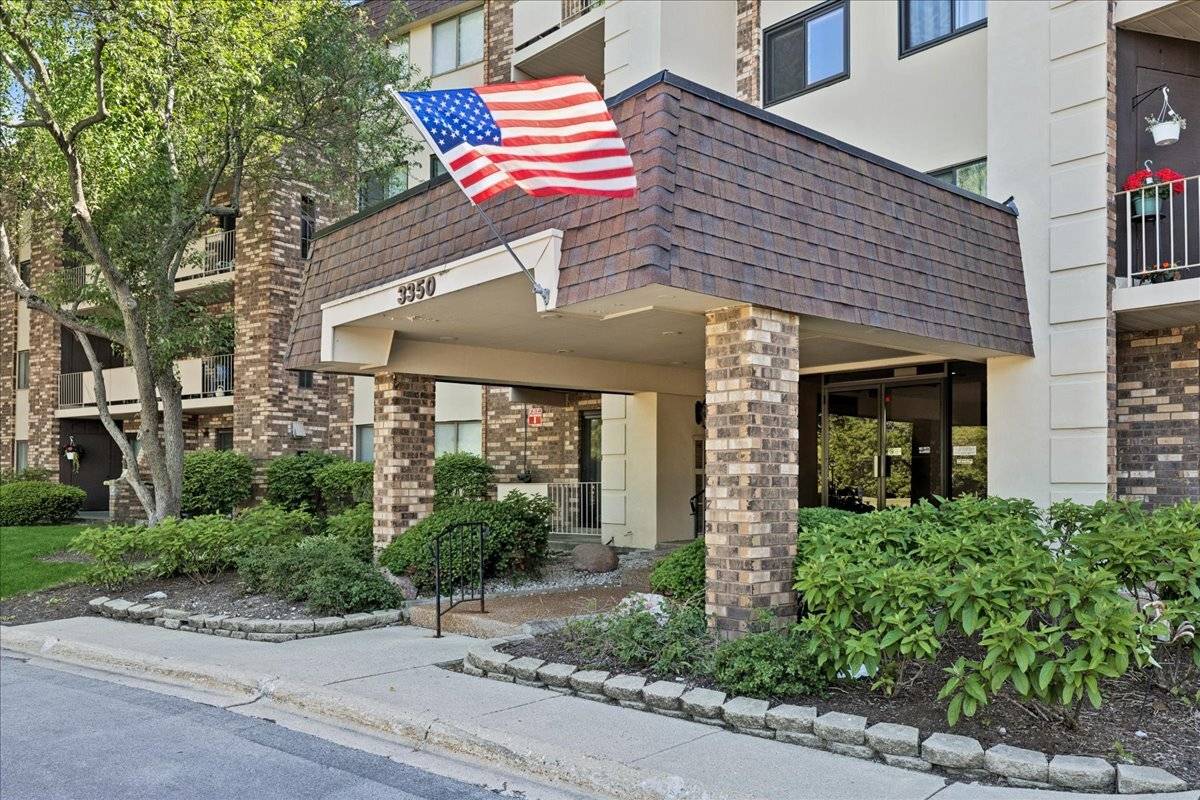 3350 N Carriageway DR #303, Arlington Heights, IL 60004