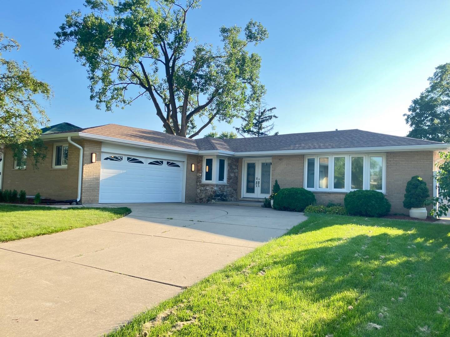 8736 S 80th CT, Hickory Hills, IL 60457