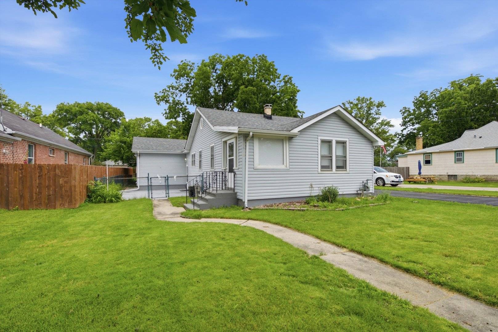 4618 W Lakeshore DR, Mccullom Lake, IL 60050