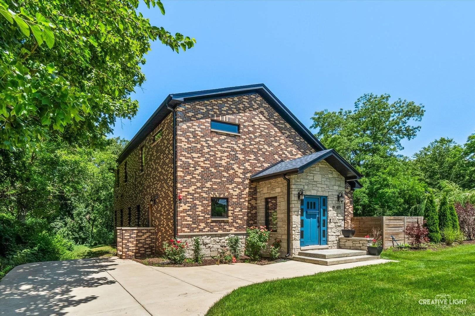 19W676 99th ST, Lemont, IL 60439