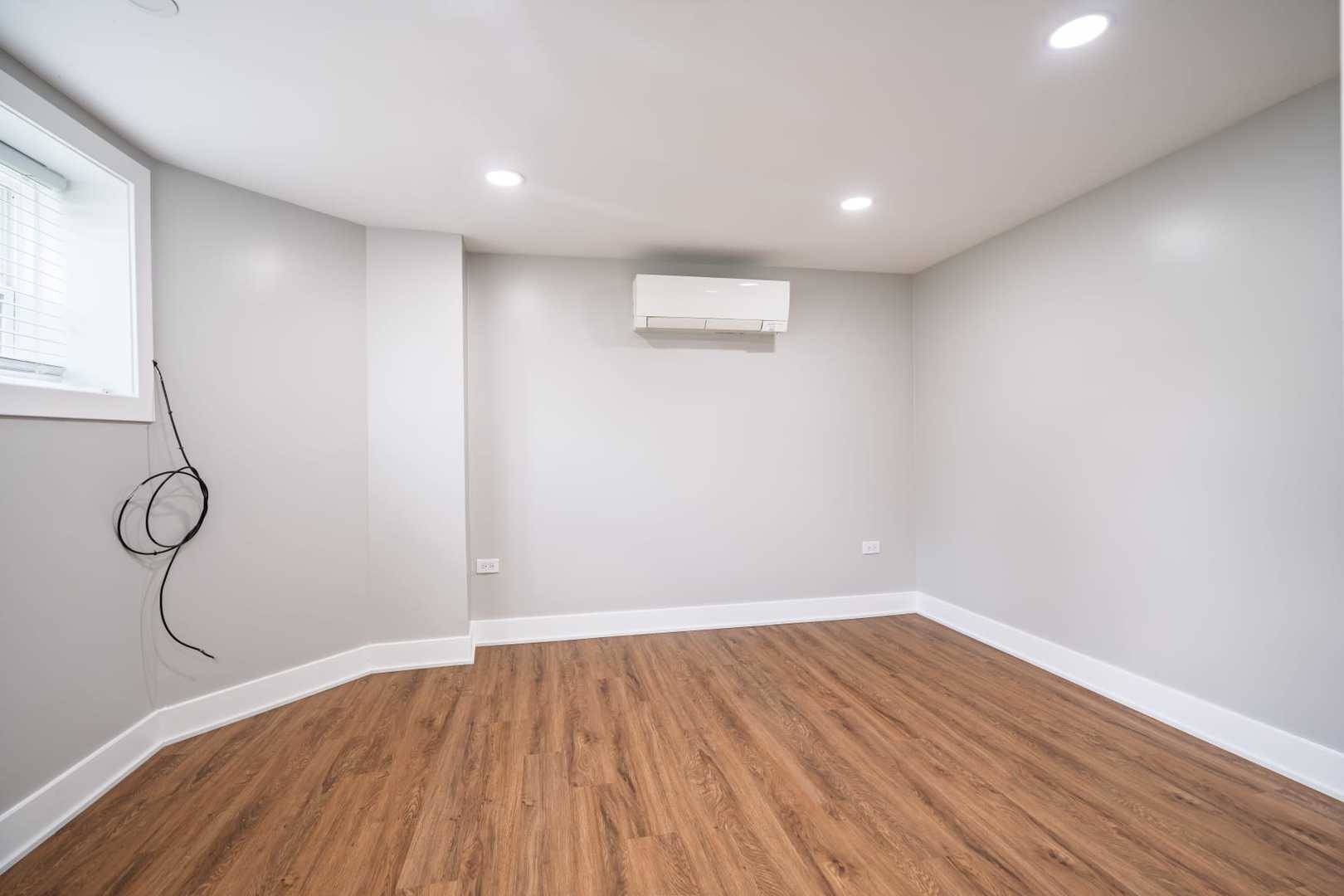 5901 N Navarre AVE, Chicago, IL 60631
