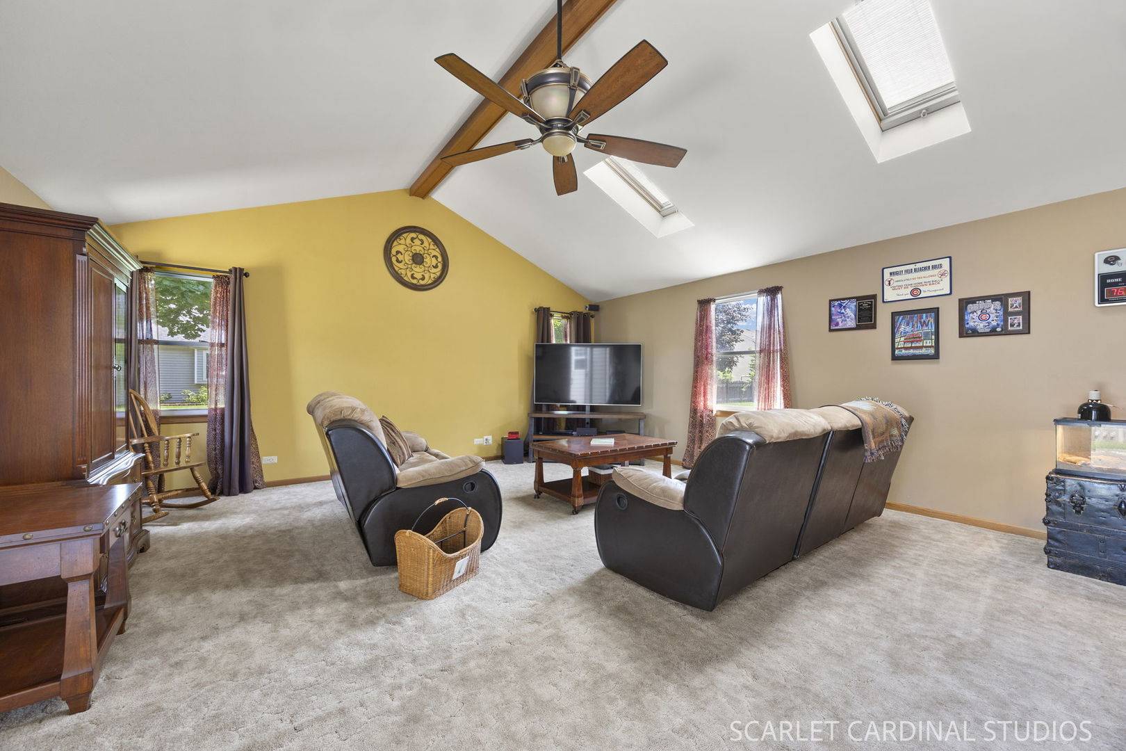 127 Forestview LN, Aurora, IL 60502