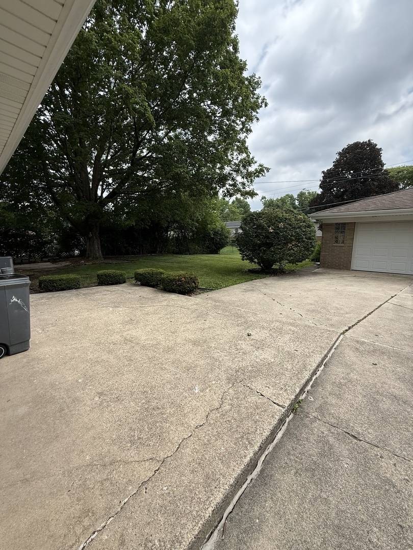 12537 S Menard AVE, Palos Heights, IL 60463
