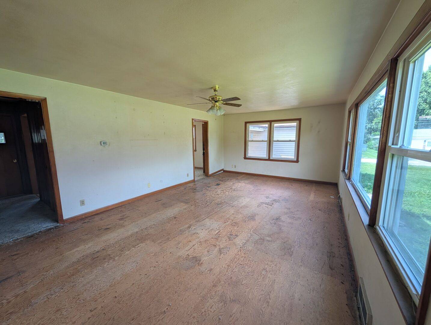 203 E 2nd ST, Genoa, IL 60135