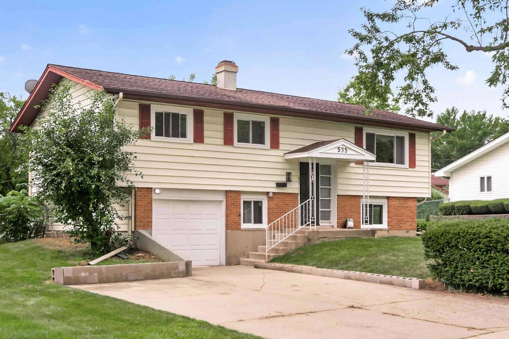 535 Edgemont LN, Hoffman Estates, IL 60169