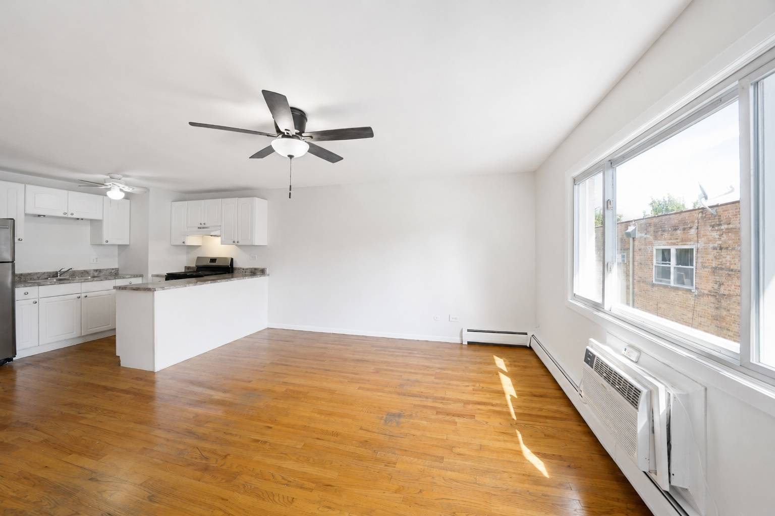 4306 N Keystone AVE #303, Chicago, IL 60641