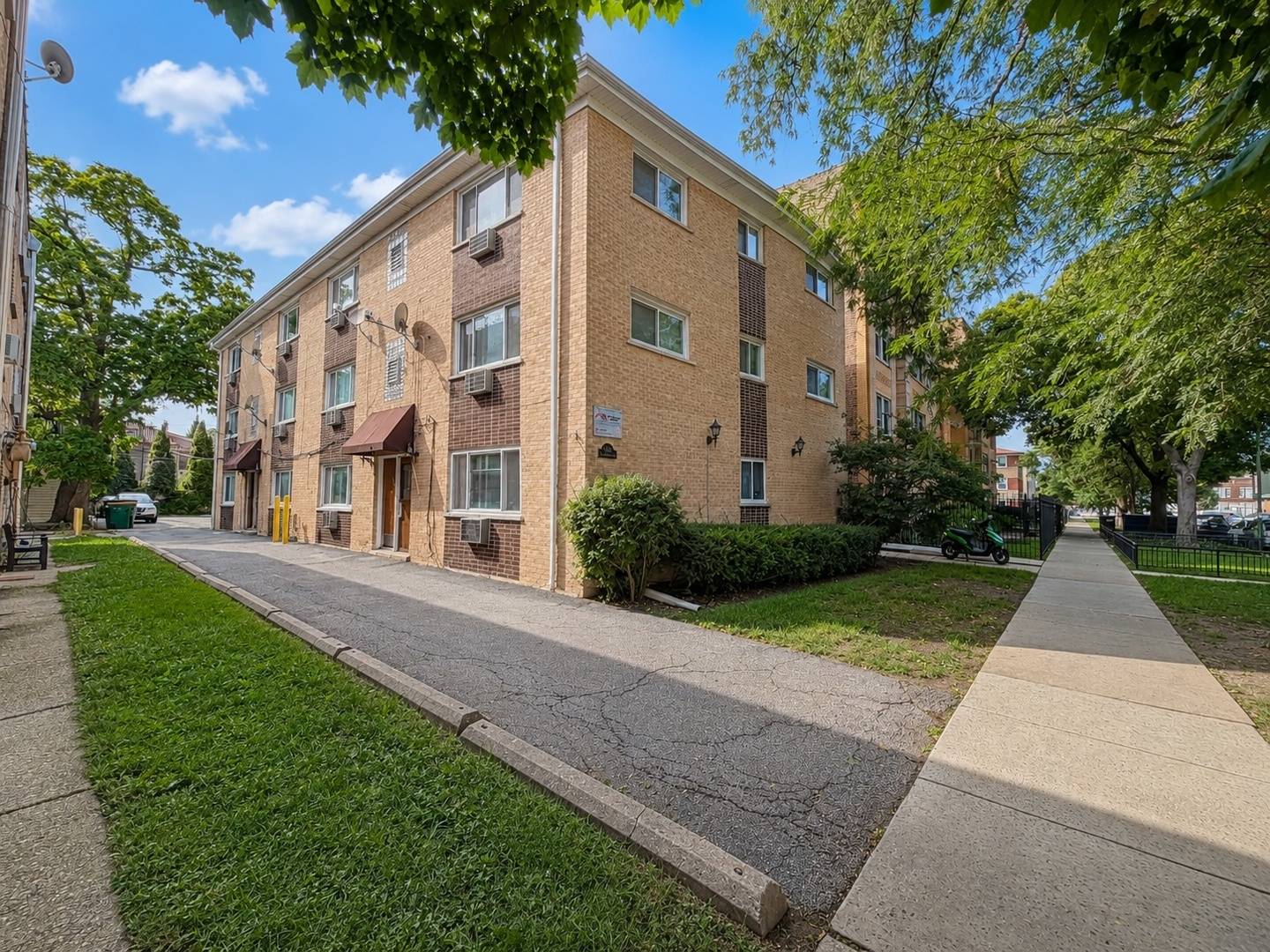 4306 N Keystone AVE #303, Chicago, IL 60641