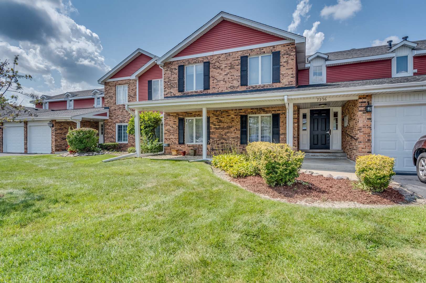7236 Cottonwood CT #B, Willowbrook, IL 60527
