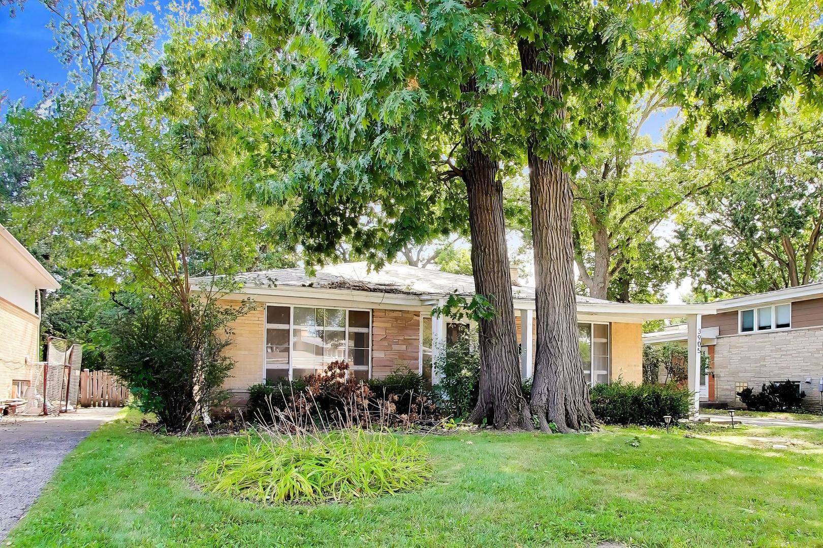 3905 Sugar Loaf LN, Skokie, IL 60076