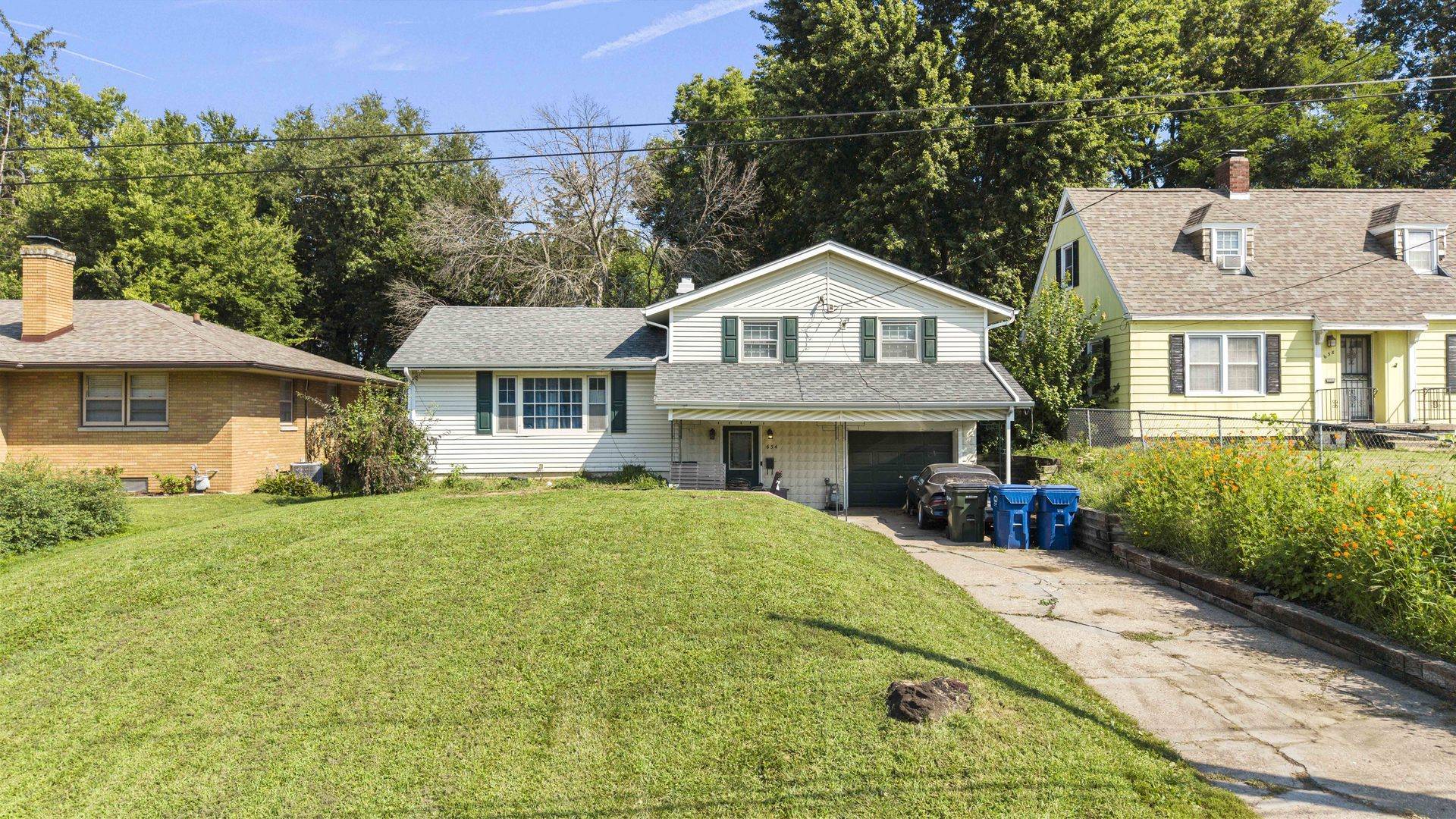 654 E 32nd ST, Davenport, IA 52803