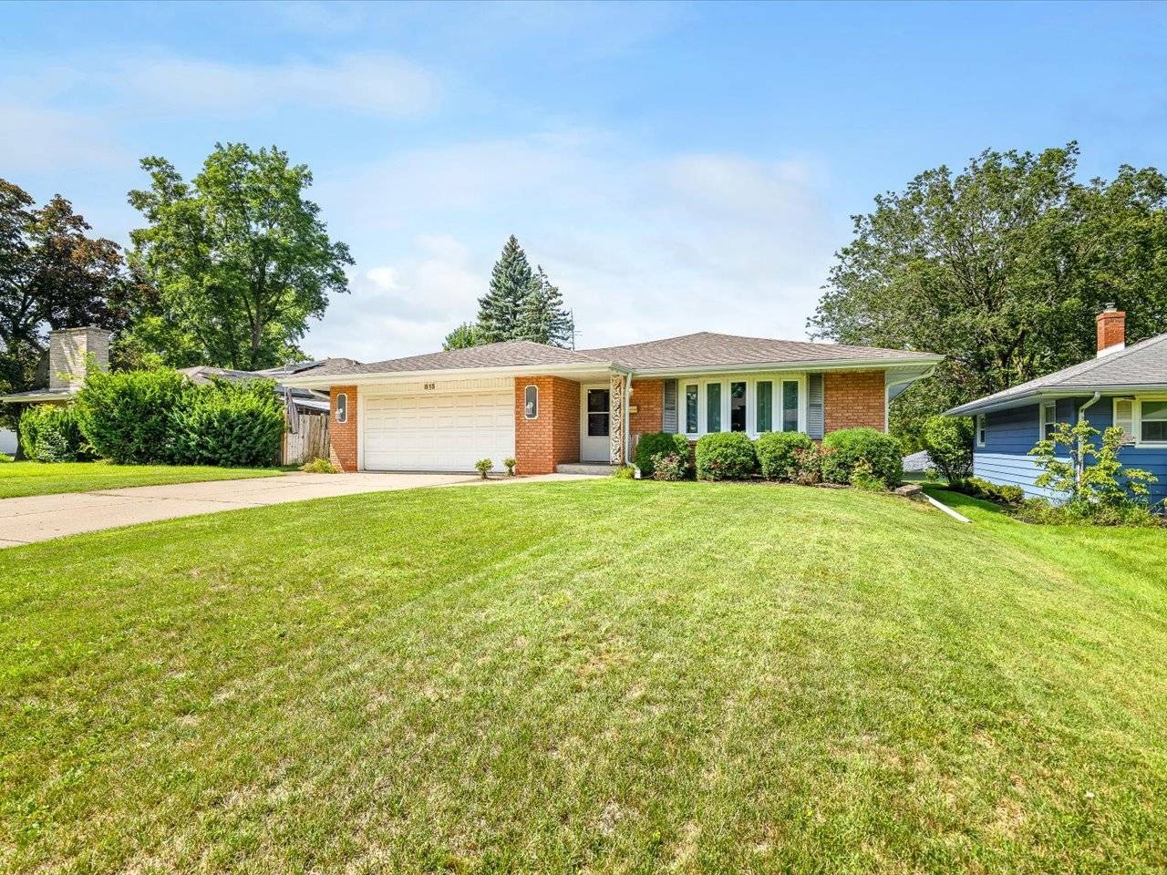 815 Parkside DR, Rockford, IL 61108