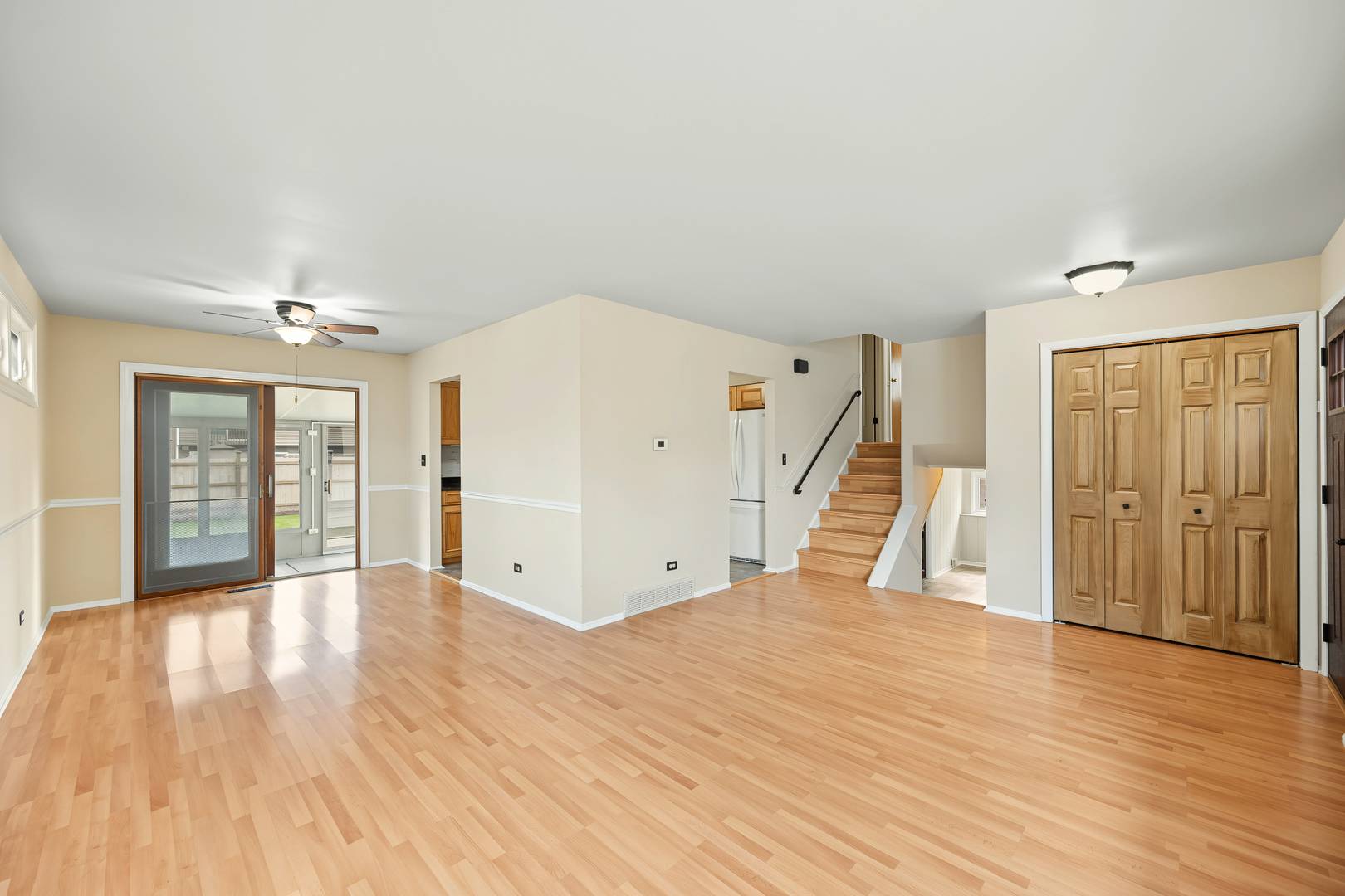 357 N Clarendon AVE, Lombard, IL 60148