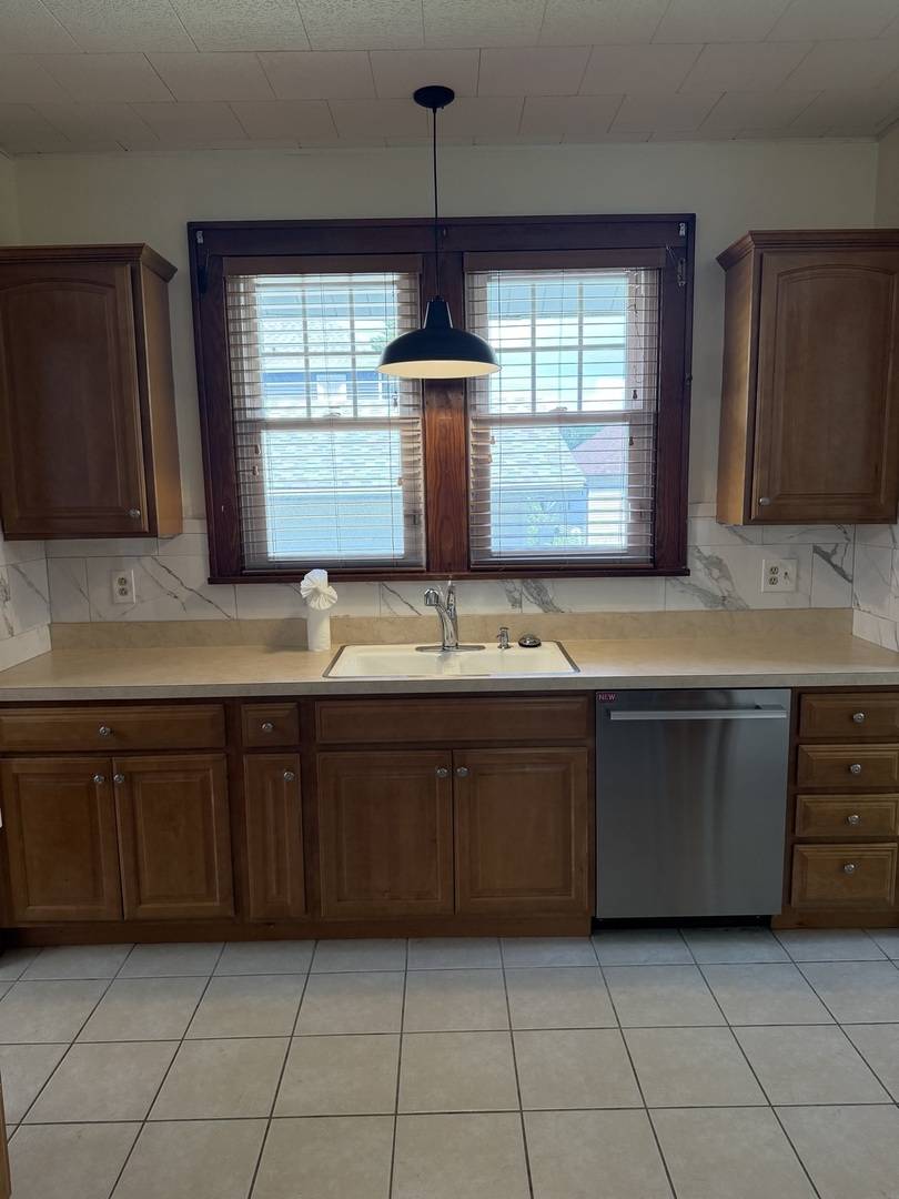 525 S Main ST, Montgomery, IL 60538
