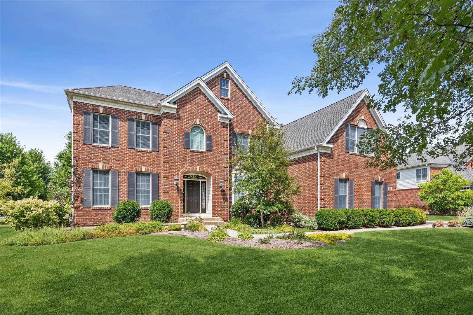 29 Glacier CIR, South Barrington, IL 60010