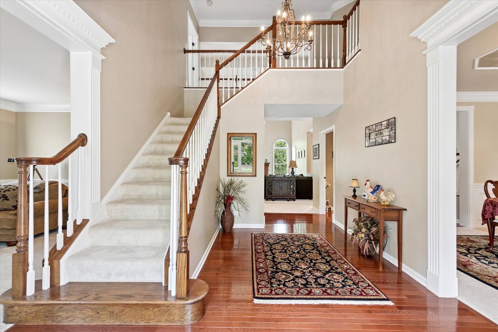 29 Glacier CIR, South Barrington, IL 60010