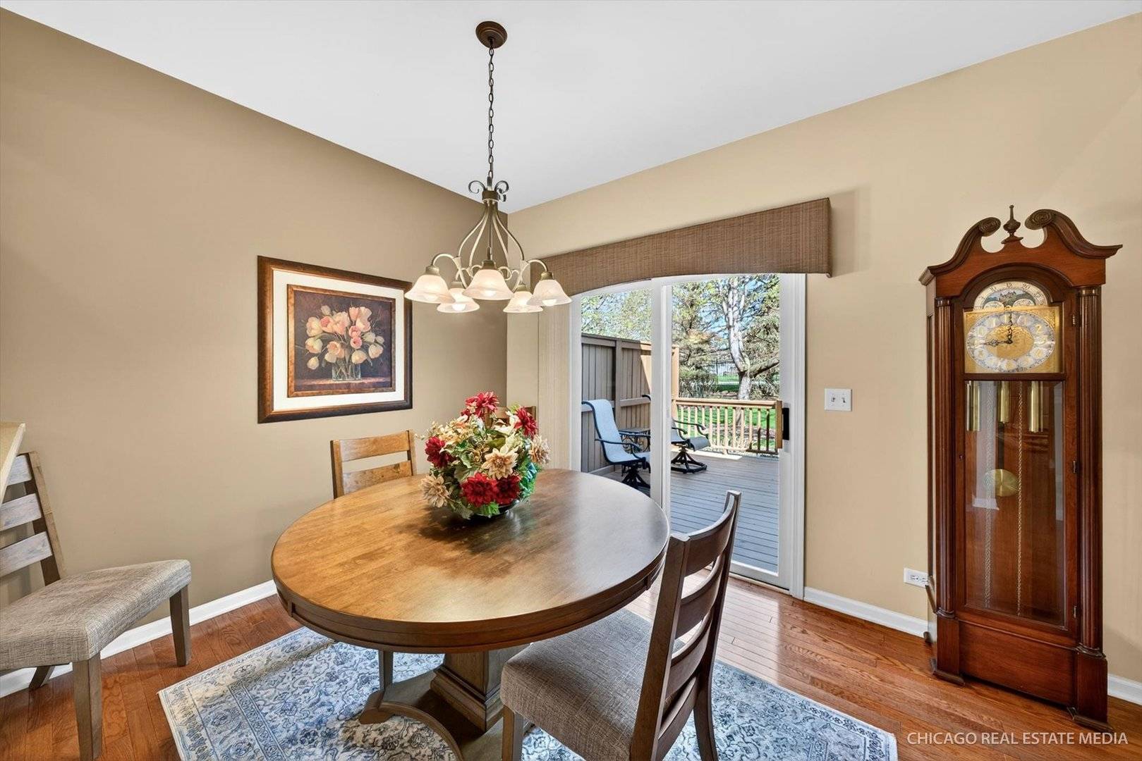 710 Juniper LN, Lake In The Hills, IL 60156