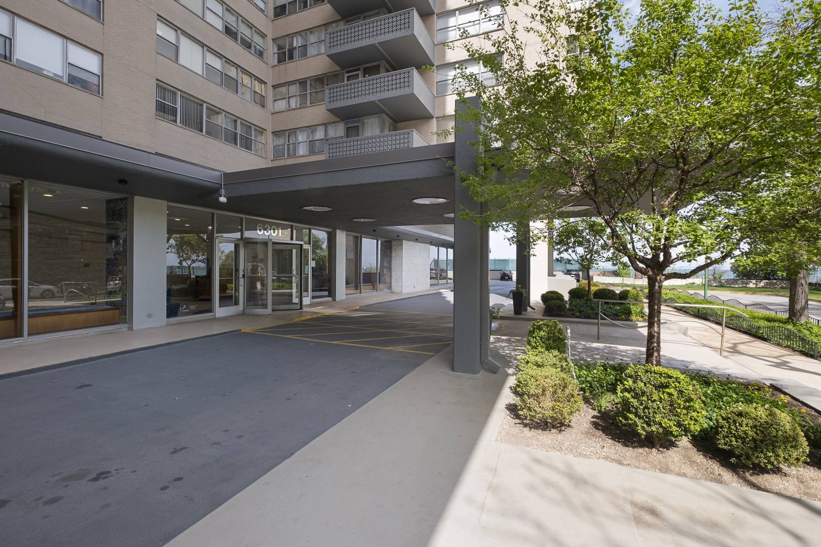 6301 N Sheridan RD #17R, Chicago, IL 60660