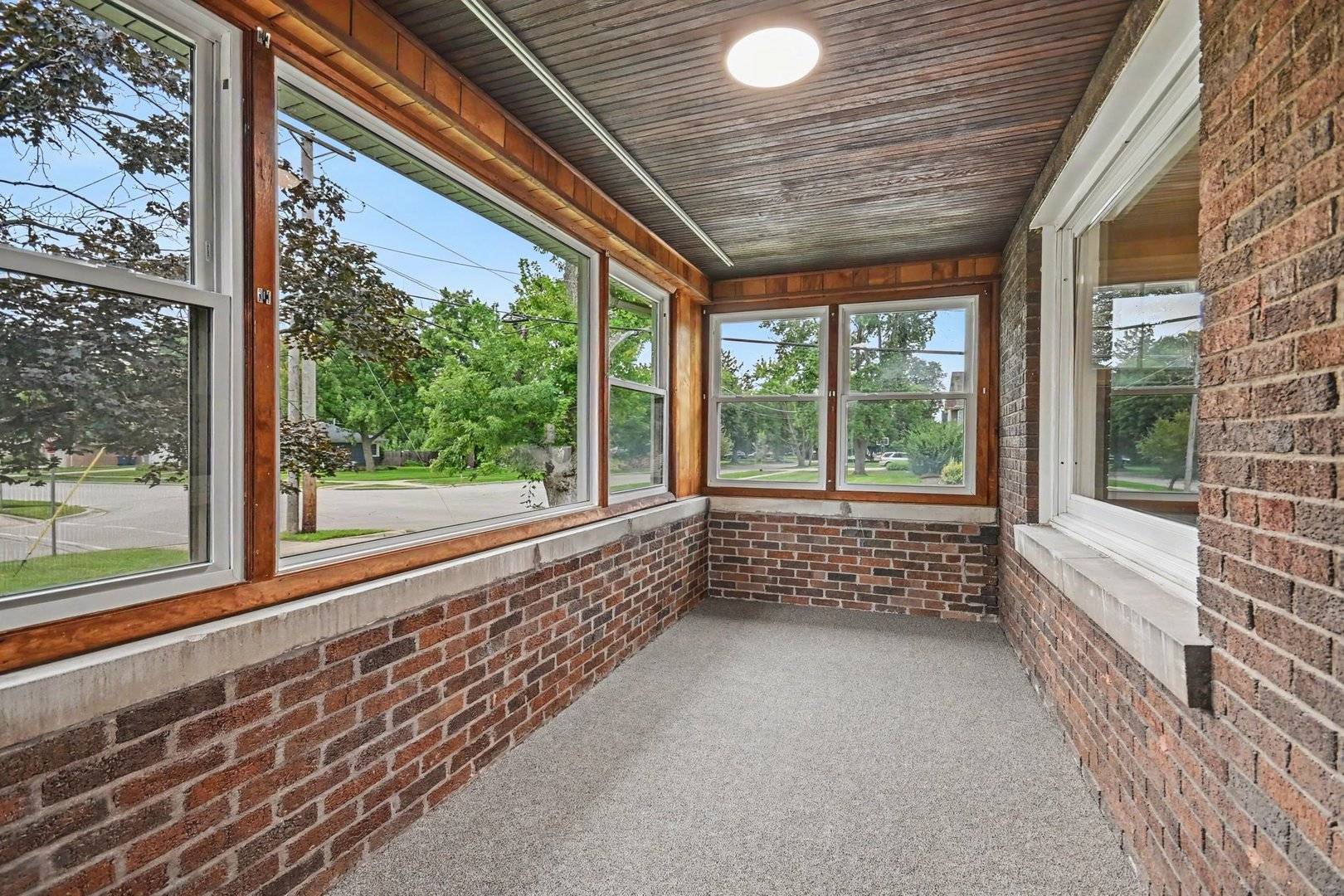 550 S Oakland AVE, Villa Park, IL 60181
