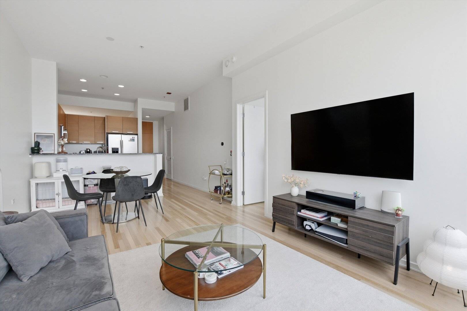 500 W Superior ST #1010, Chicago, IL 60654