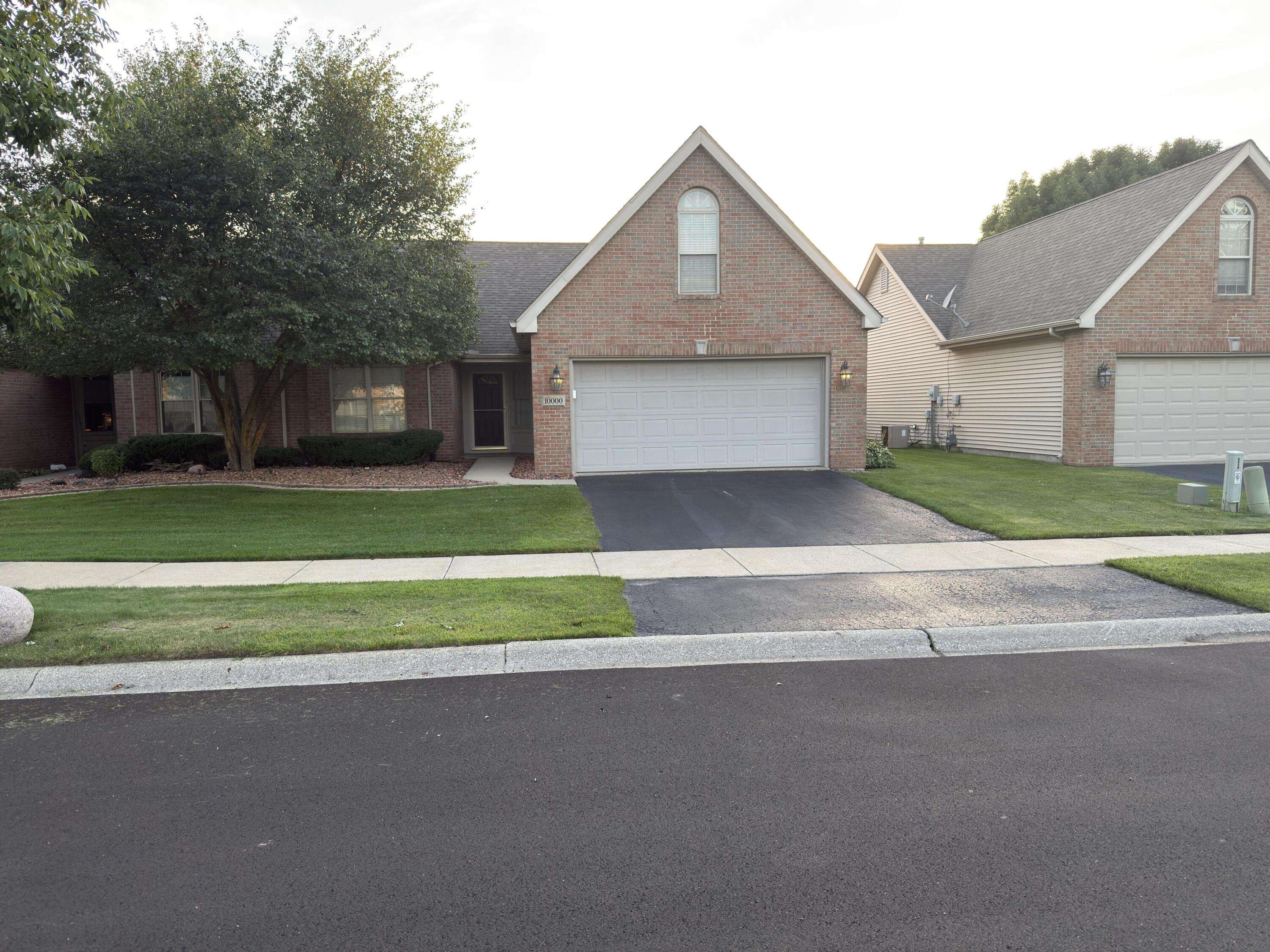 10000 Wildwood Lane, Highland, IN 46322