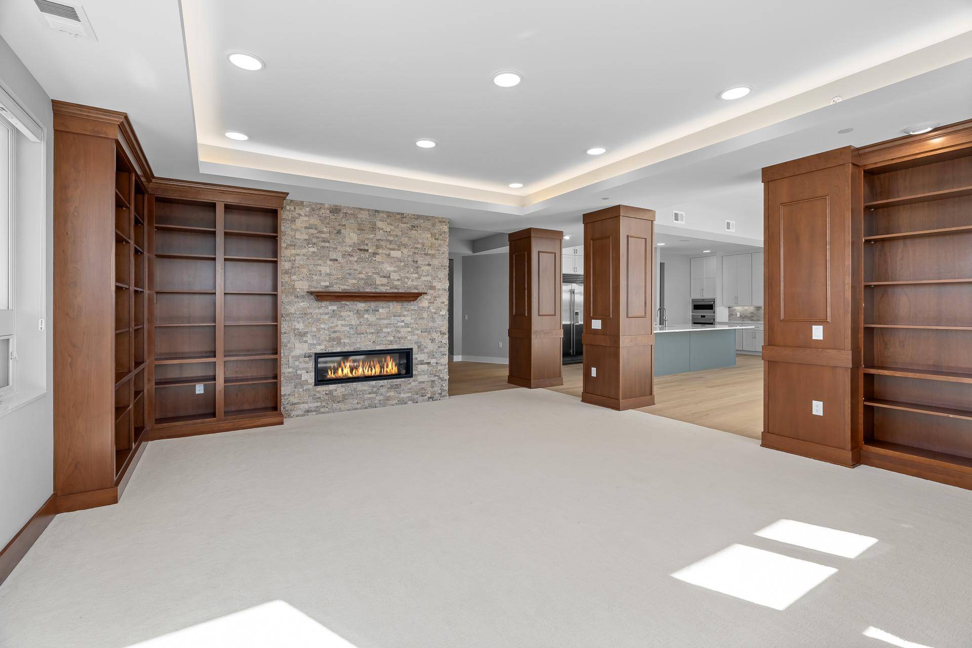 1 Hill Farm RD #306, North Oaks, MN 55127