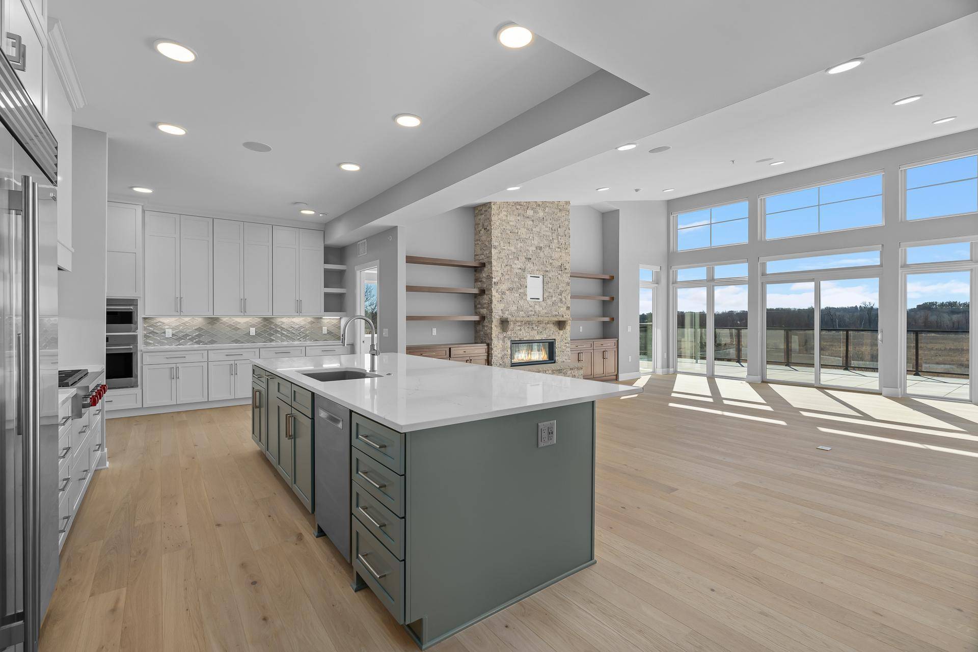 1 Hill Farm RD #306, North Oaks, MN 55127