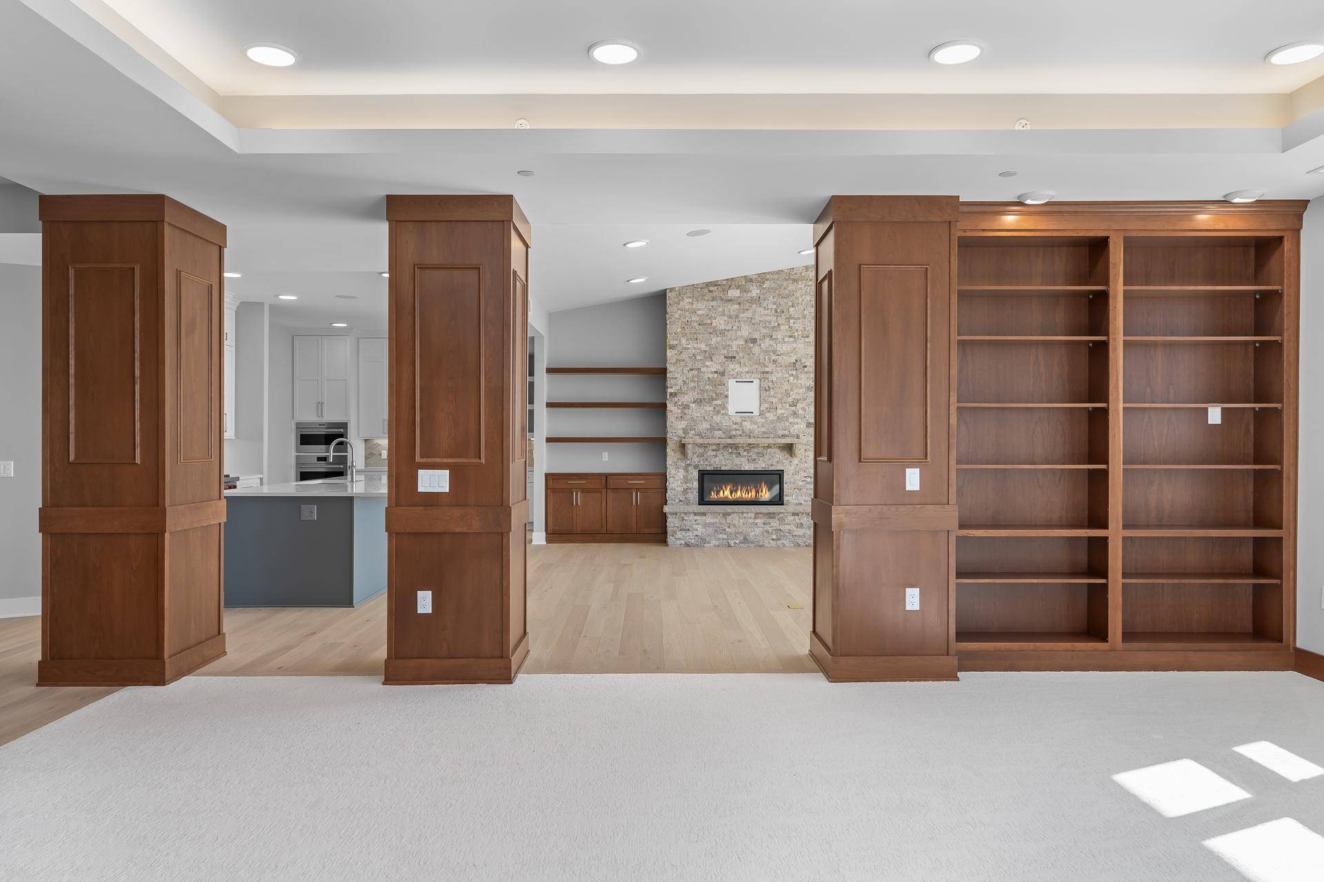 1 Hill Farm RD #306, North Oaks, MN 55127