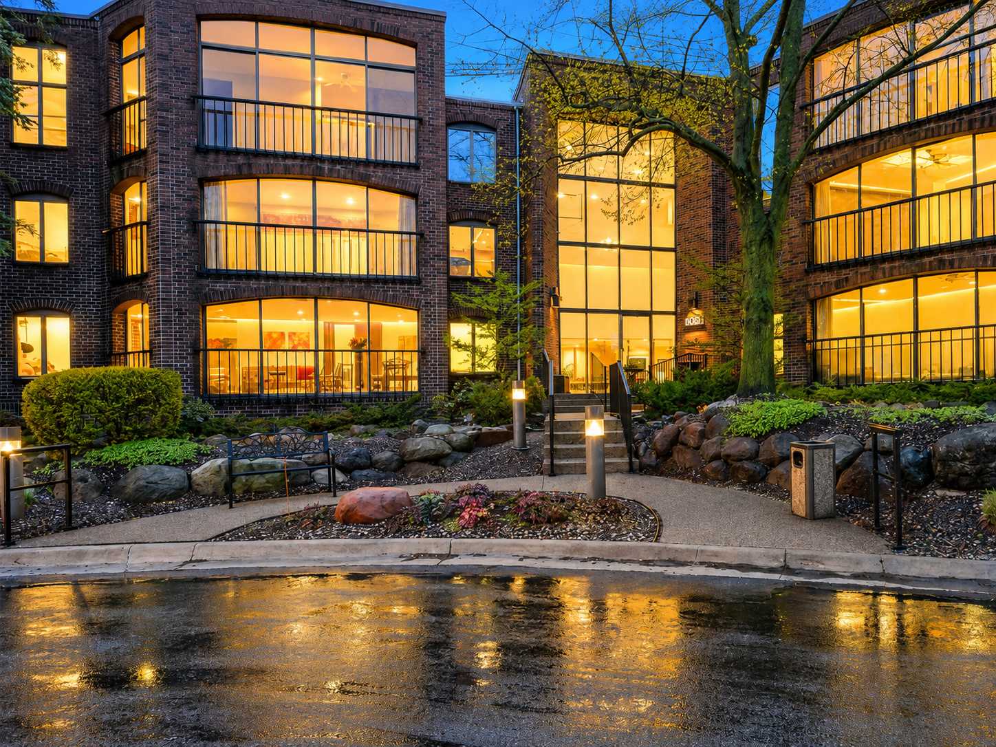 6051 Laurel AVE #207, Golden Valley, MN 55416