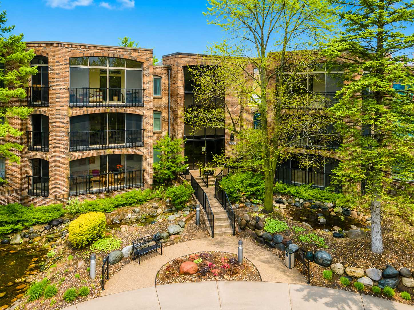 6051 Laurel AVE #207, Golden Valley, MN 55416