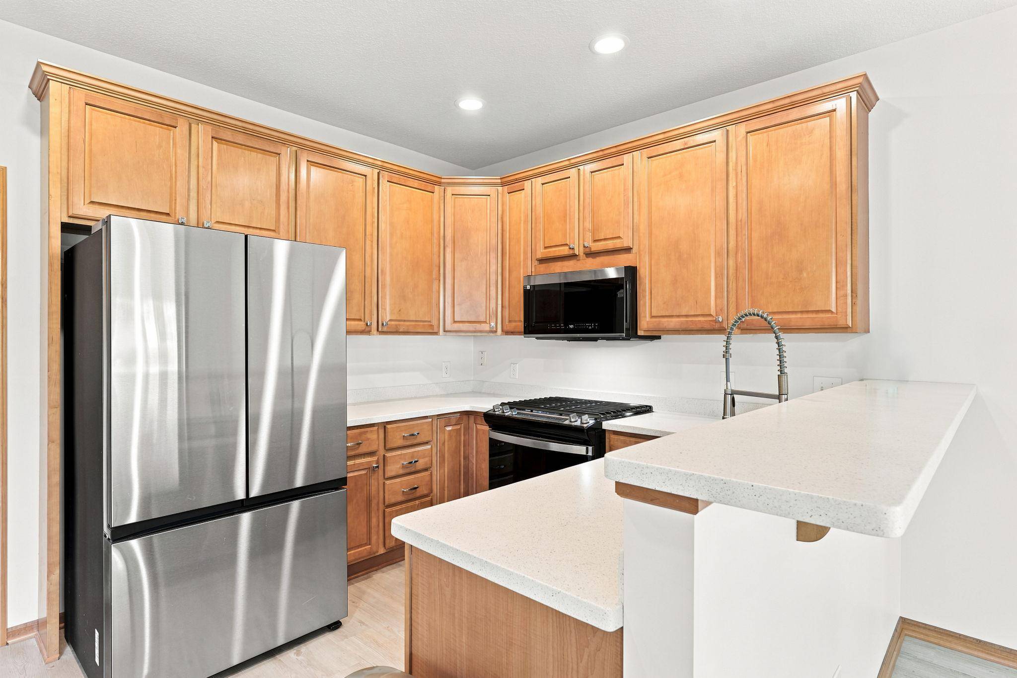 7143 Arthur DR, Woodbury, MN 55125