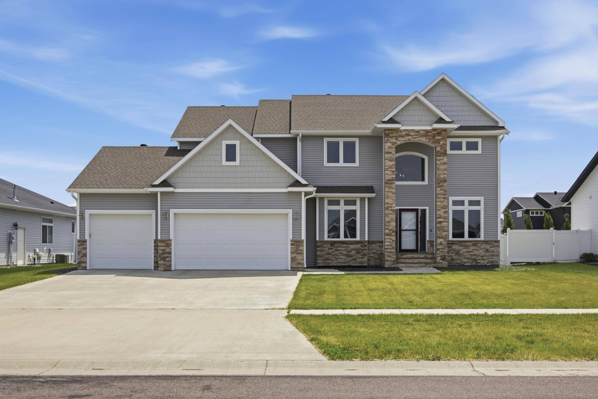 2736 70th AVE S, Fargo, ND 58104