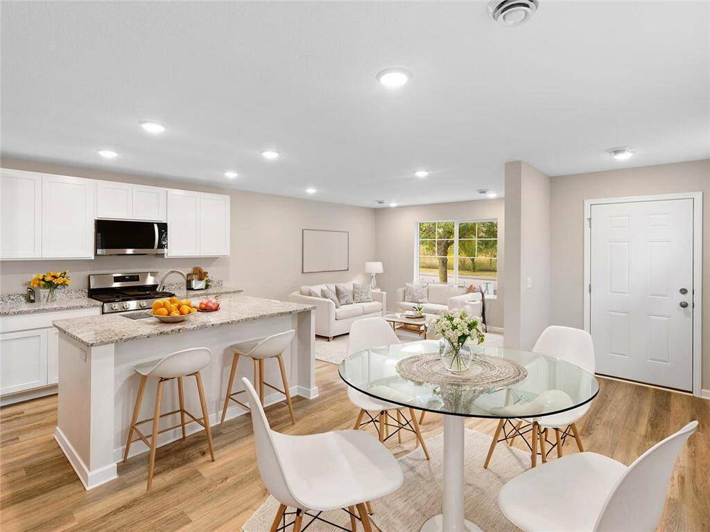 7077 Kittredge LN NE, Albertville, MN 55301