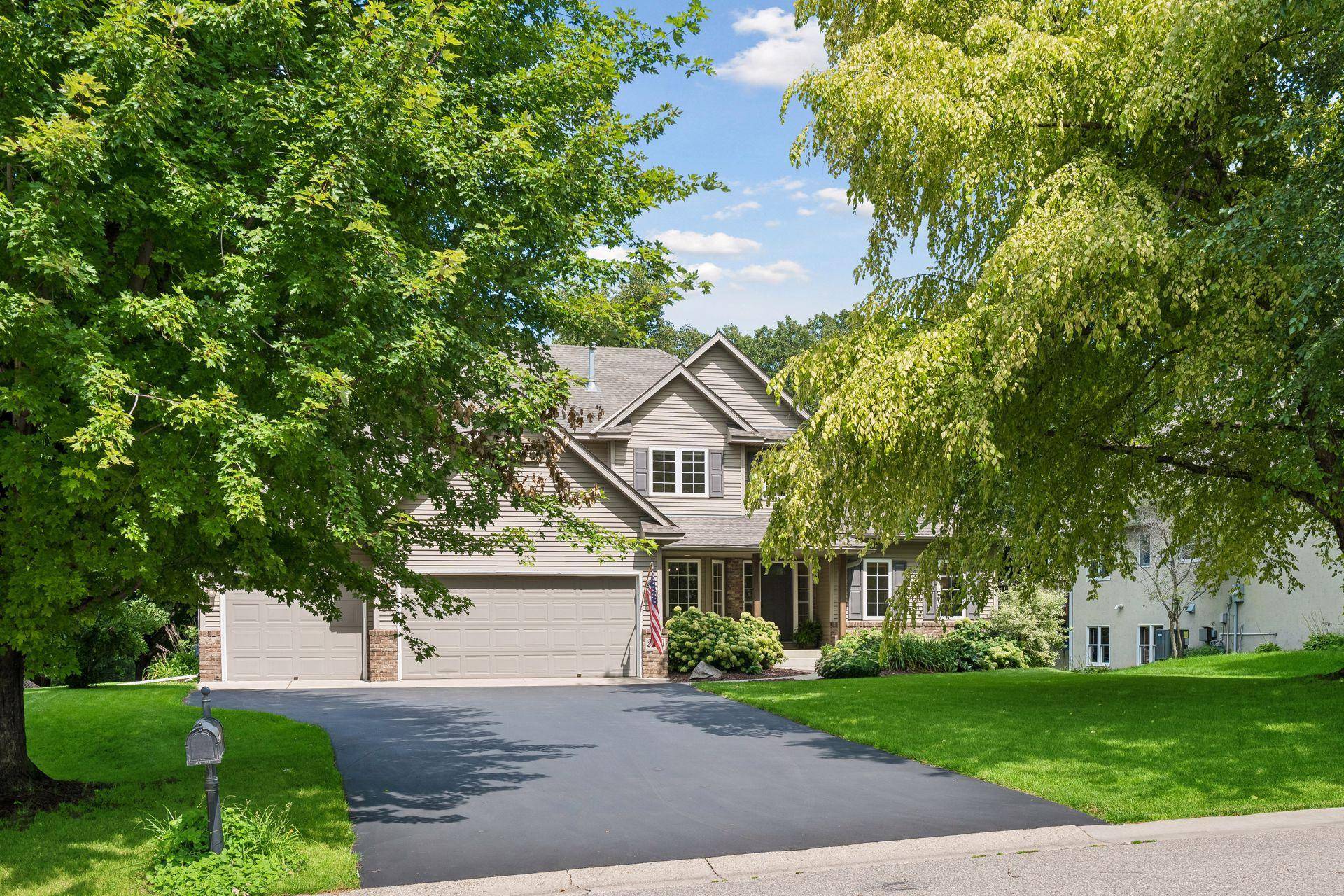 2240 Thrushwood CIR, Victoria, MN 55386