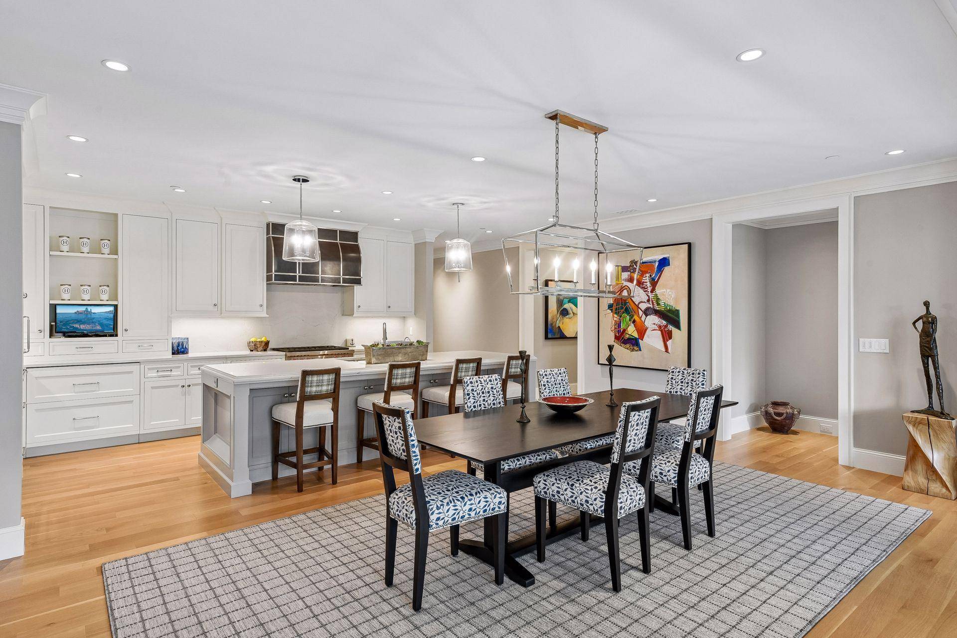 240 Minnetonka AVE S #304, Wayzata, MN 55391