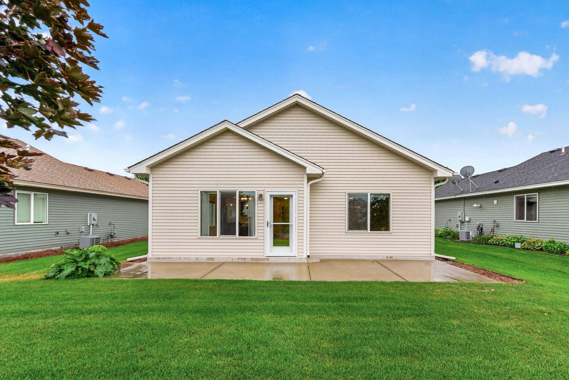 1012 Golden WAY NW, Isanti, MN 55040