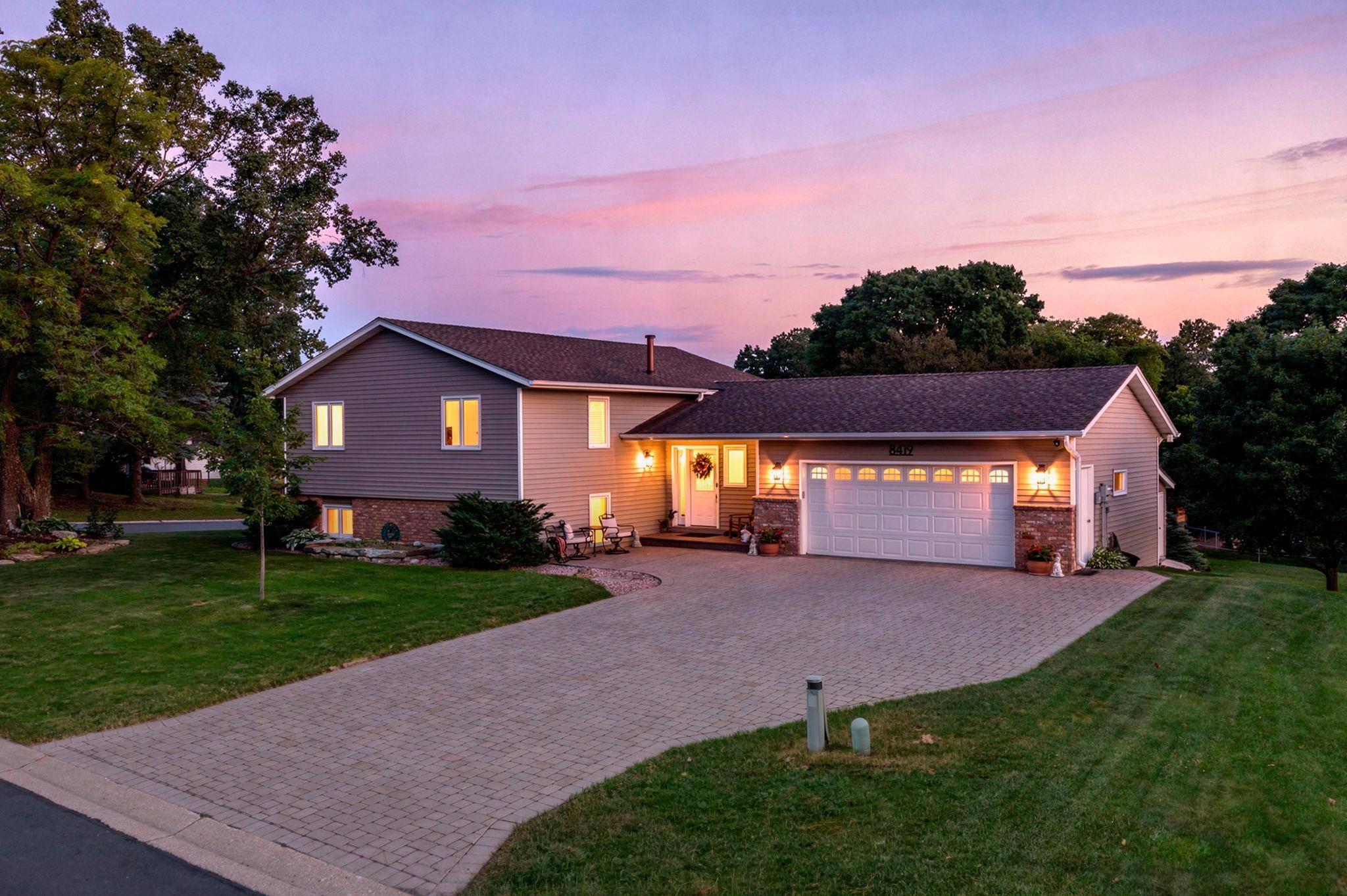 8419 Cooper WAY, Inver Grove Heights, MN 55076