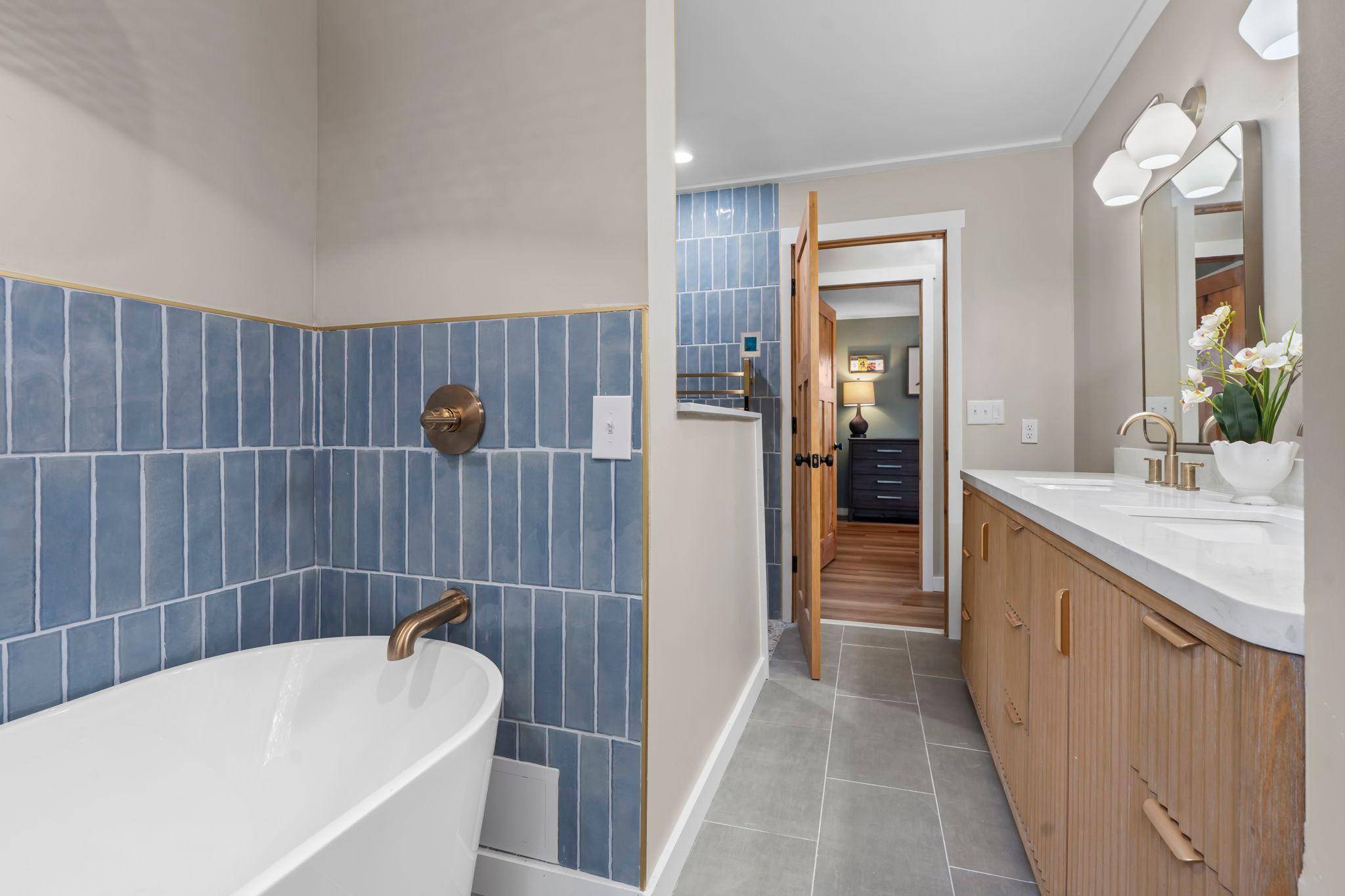 8419 Cooper WAY, Inver Grove Heights, MN 55076