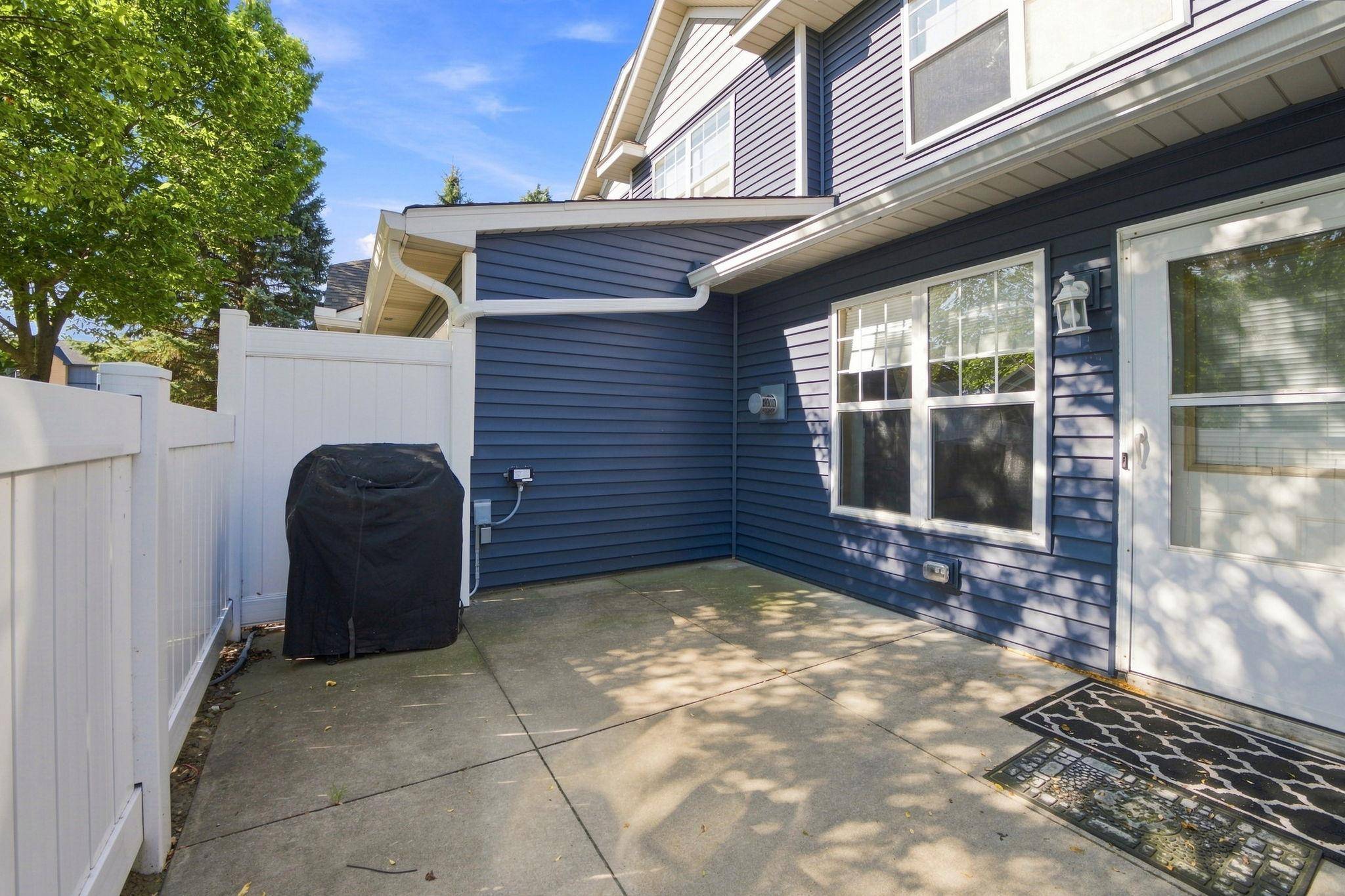 410 Hickory LN N, Oakdale, MN 55128