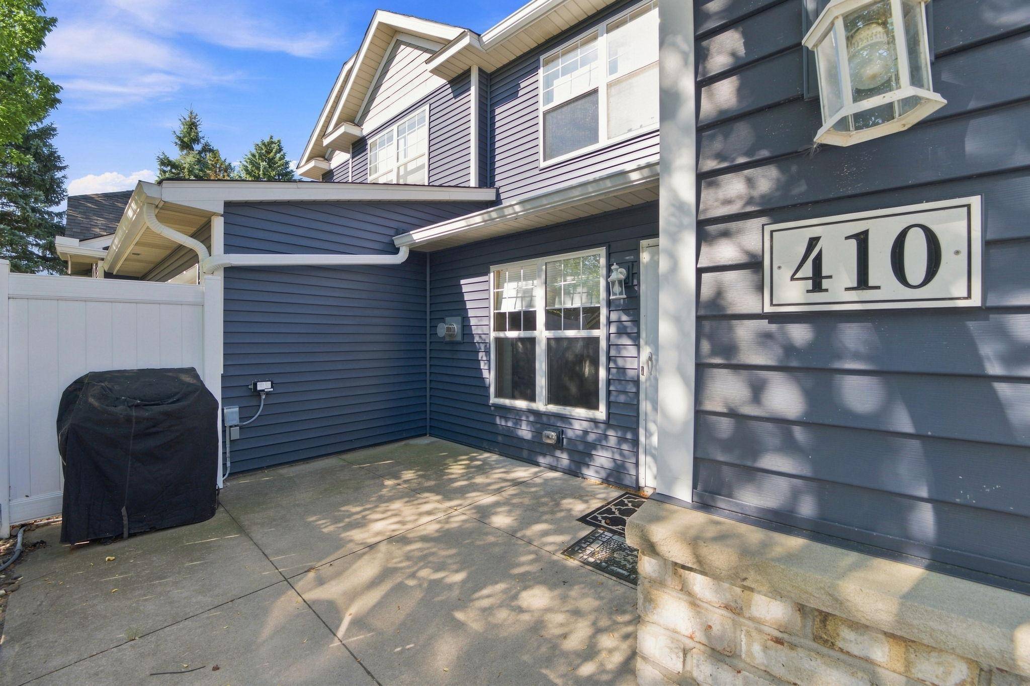 410 Hickory LN N, Oakdale, MN 55128