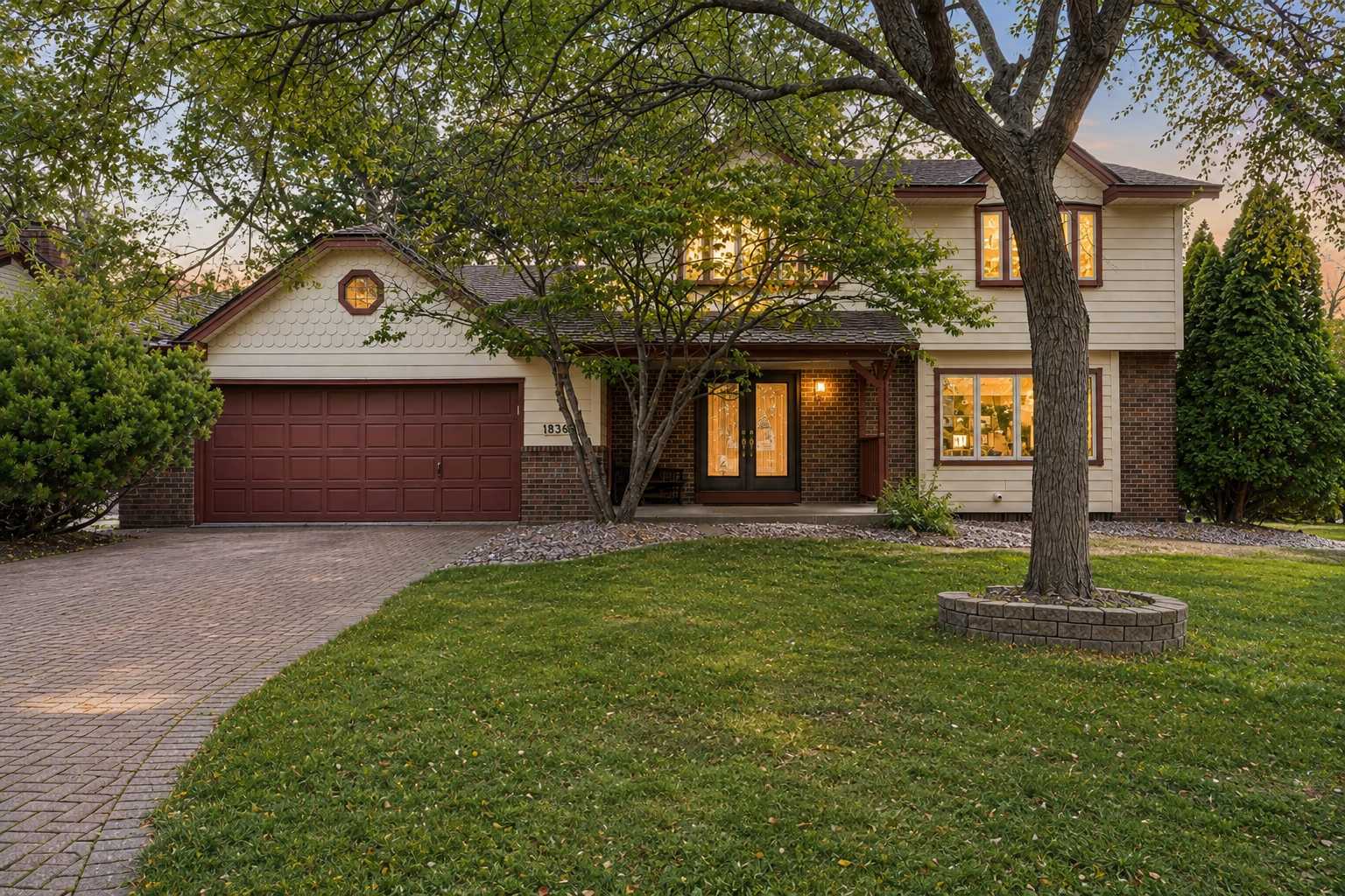 1836 Prior AVE N, Falcon Heights, MN 55113