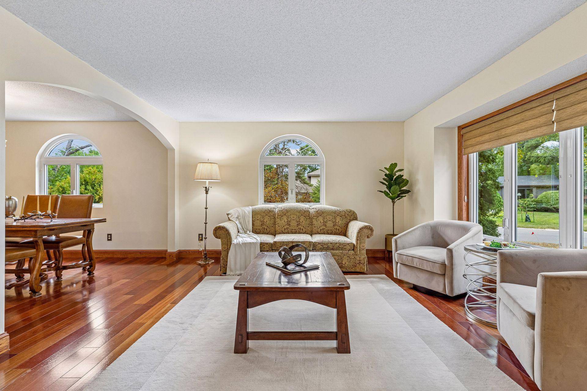 1836 Prior AVE N, Falcon Heights, MN 55113