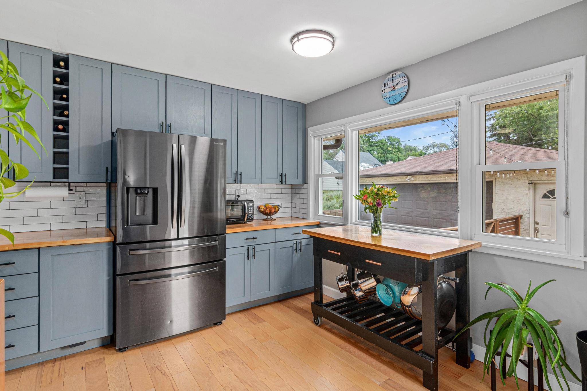 2242 Milton ST N, Roseville, MN 55113