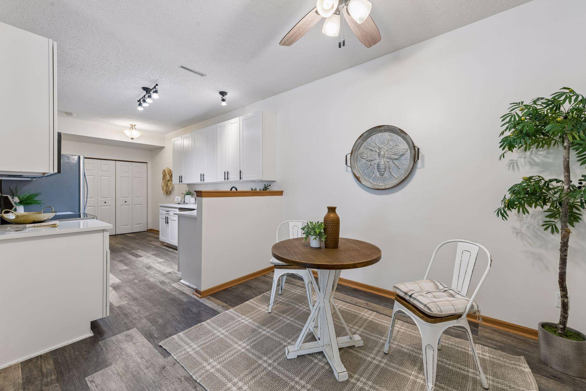 1524 Liberty CIR, Shakopee, MN 55379