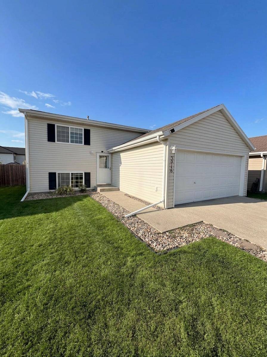 3016 32nd AVE S, Moorhead, MN 56560
