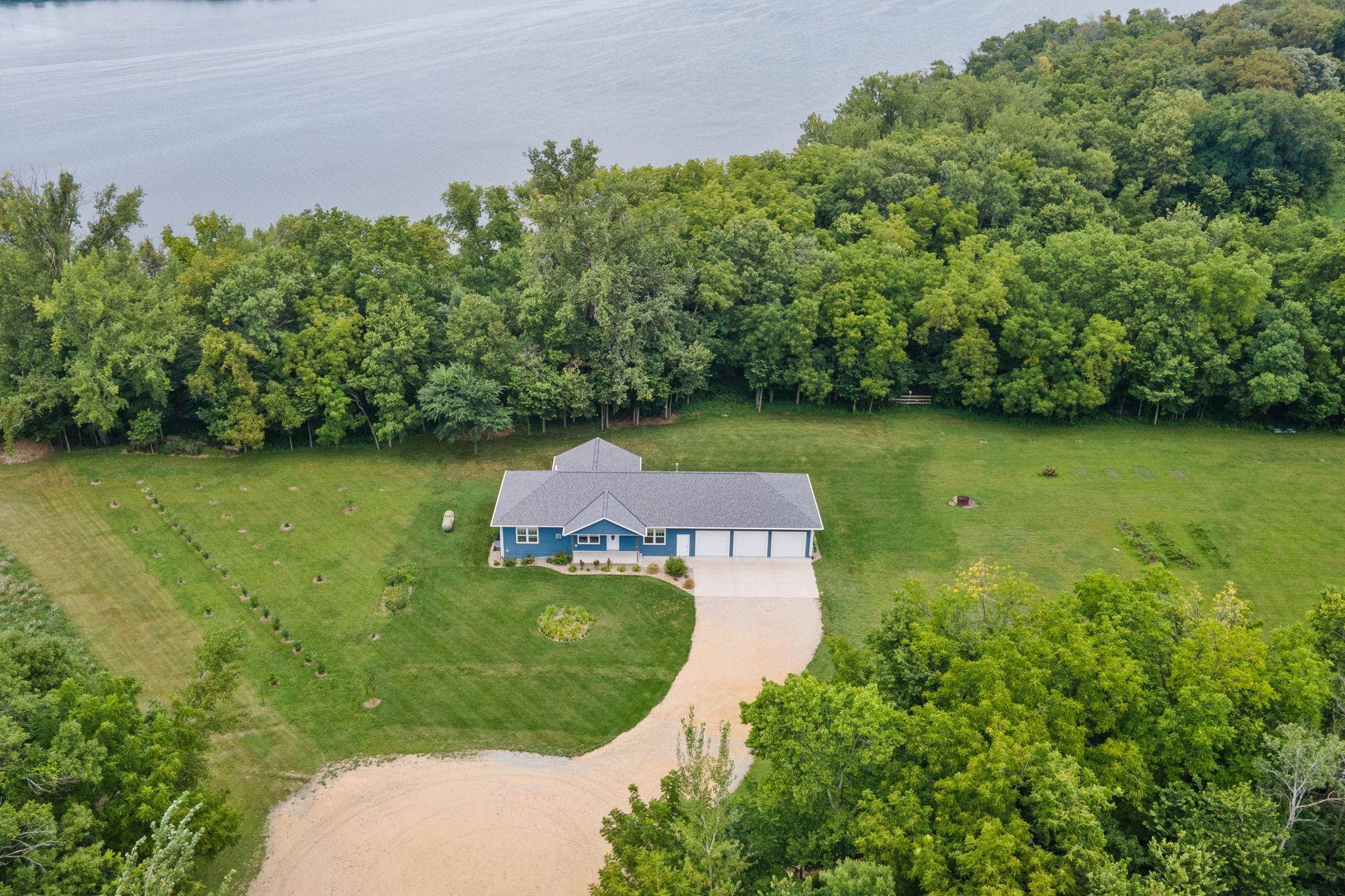 40970 35 ST, Janesville, MN 56048