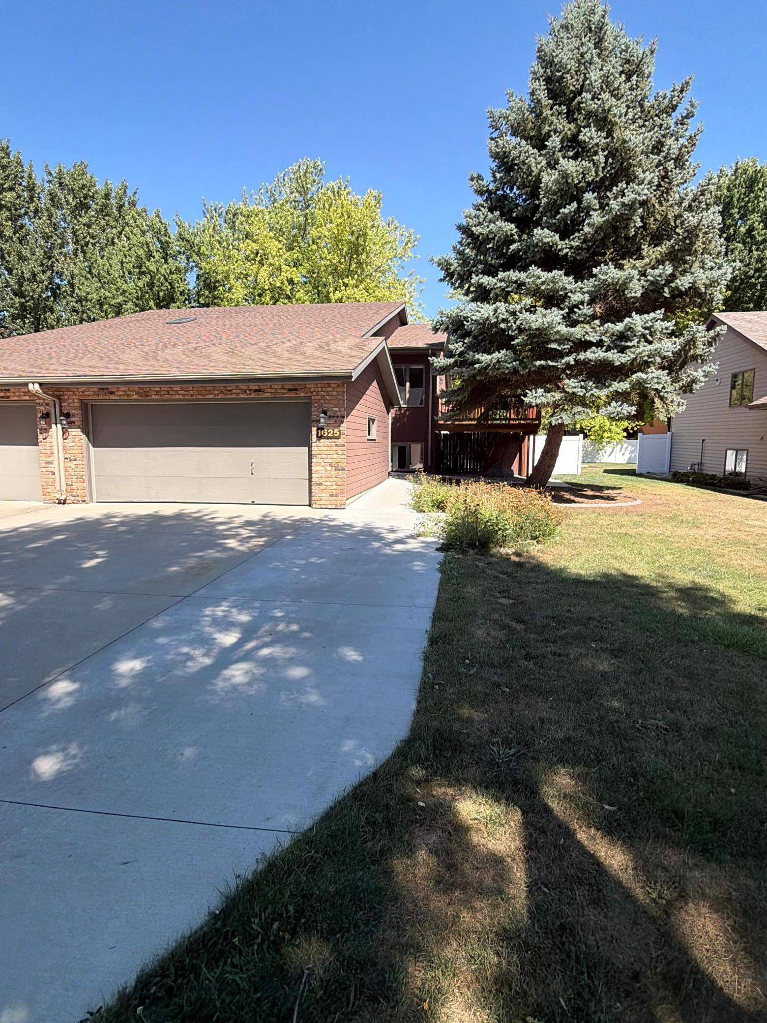 1625 30th AVE S, Fargo, ND 58103