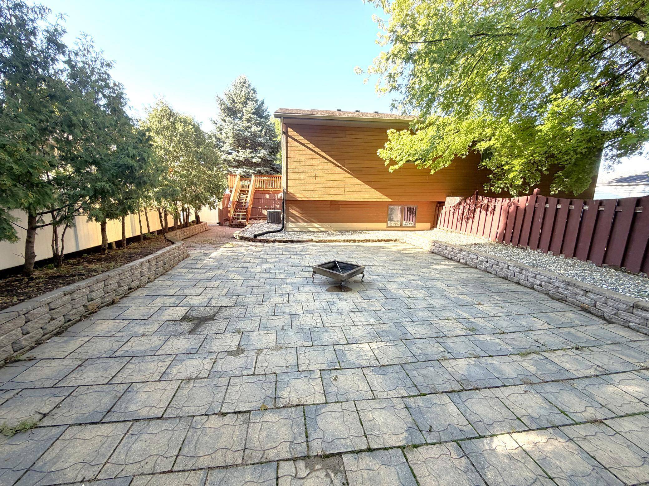 1625 30th AVE S, Fargo, ND 58103