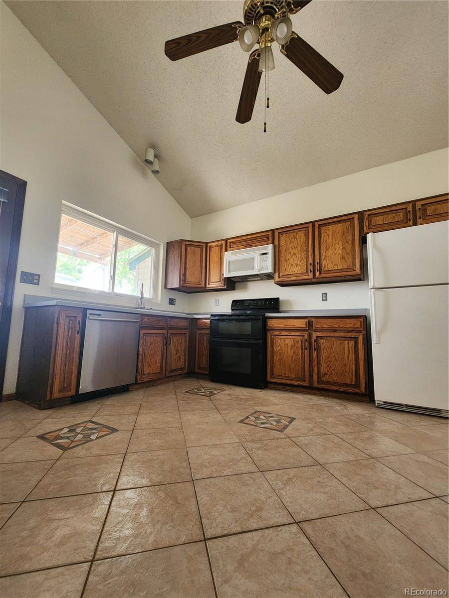 5852 W 75th PL, Arvada, CO 80003