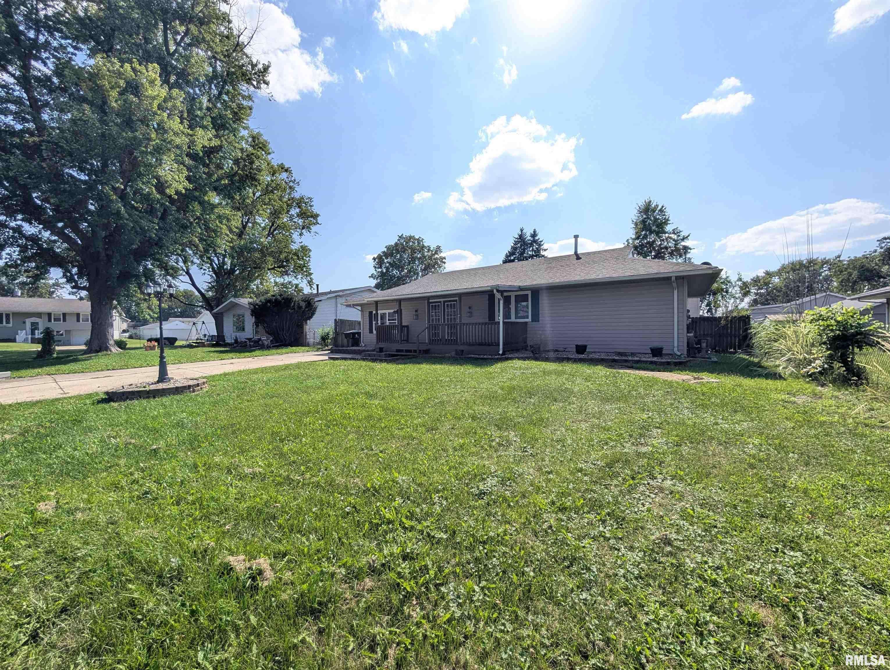 104 MEADOWVIEW LN, Washington, IL 61571